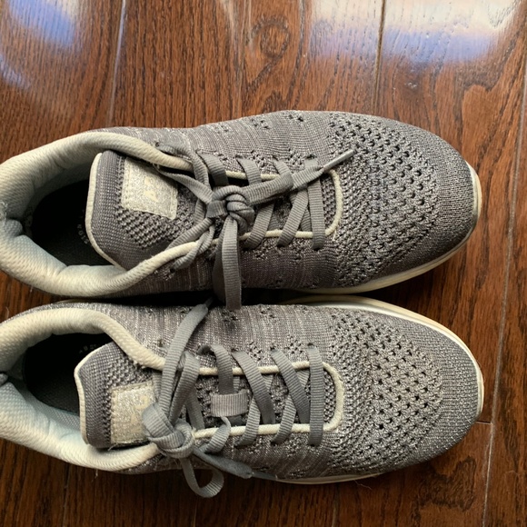 Light Grey APL TechLoom Pro - Picture 2 of 5